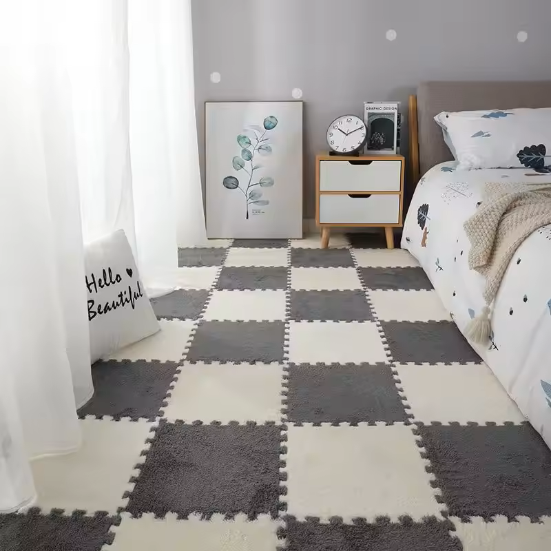 Koberec z plyšových puzzle (Sivá + Biela)