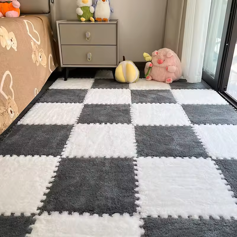 Koberec z plyšových puzzle (Sivá + Biela)