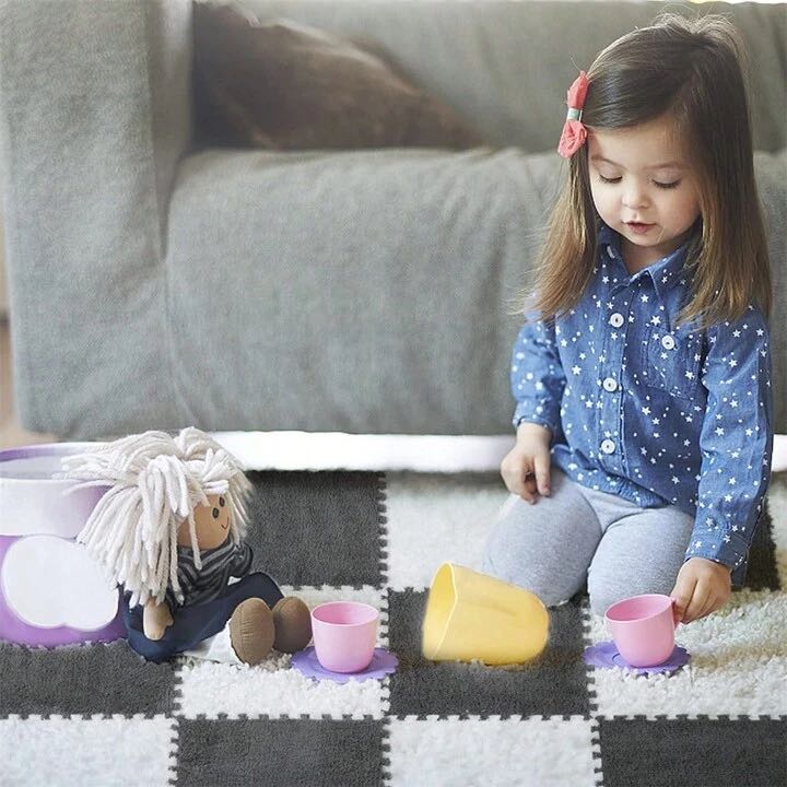 Koberec z plyšových puzzle (Sivá + Biela)